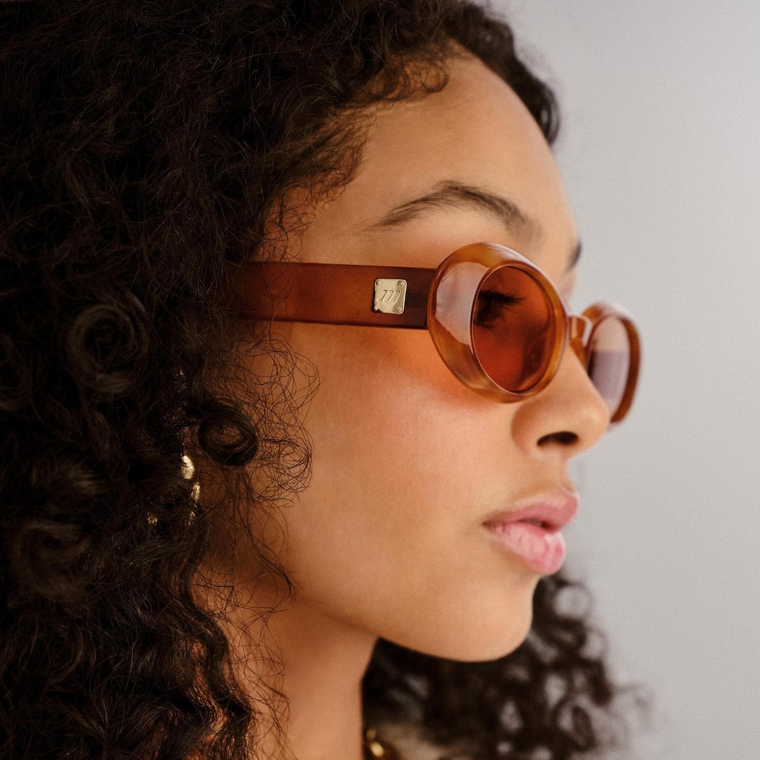 image:imageLe Specs Work It Sunglasses  Oval Unisex Minimalist Sleek StyleVintage Tort FrameAmber Lens